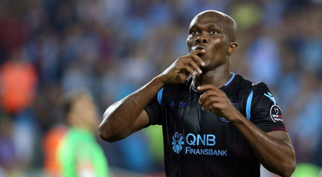 Trabzonspor'a bir türlü imza atmayan Anthony Nwakaeme'nin Bordo-Mavili yönetimi neden beklettiği ortaya çıktı. Trabzonspor'dan yıllık 3.5 milyon euro ve 3 yıllık sözleşme isteyen Nijeryalı yıldızın talepleri fazla bulunmuştu. Acun Ilıcalı'nın sahibi olduğu Hull City, 33 yaşındaki forvet için devreye girdi. Hull City Premier League'e çıkarsa kasasına 280 milyon pound girecek! İngiliz ekibinin patronu Acun, Nwakaeme'ye