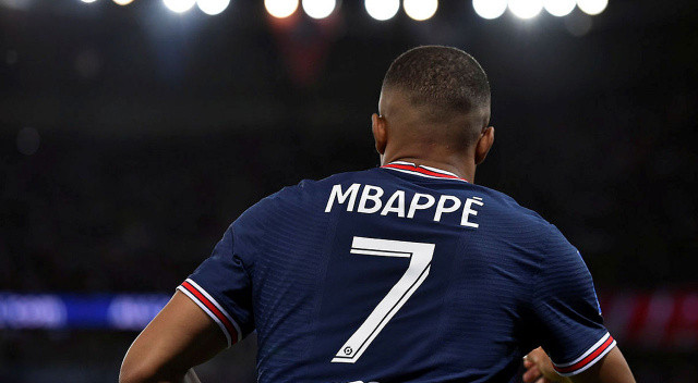 PSG'nin süper yıldızı Kylian Mbappe, takıma gelen giden isimler üzerinde söz sahibi... Fransız yıldızın Arda Güler'i yakından tanıdığı biliniyor.