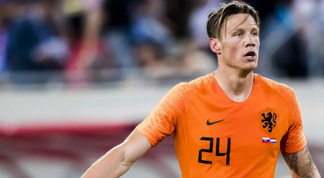 Bu performanslar onu Hollanda Milli Takımı'na yükseltti.
Geçen sezon devre arasında Burnley'e 14 milyon euro bonservisle transfer oldu.
Premier League'de kümede kalma savaşı veren Burnley'in Yeni Zelandalı santrforu Chris Wood 30 milyon euro bonservisle Newcastle United'a satılmıştı.
Burnley onun boşluğunu Weghorst'la doldurdu.