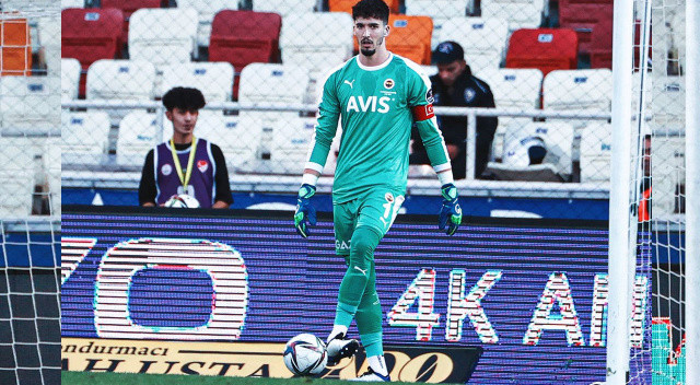 2019 yazında Ankaragücü'nden 1.5 milyon euroya transfer edilen Altay Bayındır, sportif direktör Comolli'nin en isabetli hamnlesiydi.