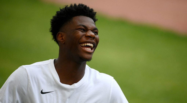Aurelién Tchouaméni Real Madrid'e imzayı attı. 22 yaşındaki orta saha oyuncusu yarın sağlık kontrollerinden geçip resmen açıklanacak.
Real Madrid bu transfer için Monaco'ya 100 milyon euro ödeyecek.