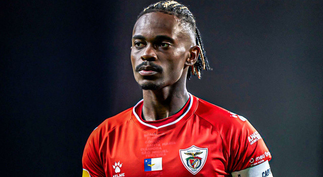 Santa Clara'da forma giyen 23 yaşındaki orta saha oyuncusu Lincoln Henrique'nin temsilcisi Fenerbahçe ile görüşmek için İstanbul'a geldi. 
Portekiz temsilcisinin Lincoln Henrique için yaklaşık 4 milyon Euro bonservis beklentisi var.
Santa Clara forması ile bu sezon 44 maçta 7 gol 10 asistlik performans sergileyen Brezilyalı orta saha, 2017-2018 sezonunda Çaykur Rizespor'da da kiralık olarak forma giymişti.