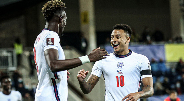 Lingard için birkaç Premier League kulübü de devrede ancak futbolcunun İngiltere'den ayrılmak istemesi nedeniyle menajeri tarafından Fenerbahçe'ye önerildiği bilgisi var. Bruno Henrique olmazsa Fenerbahçe bu transfere yoğunlaşacak.