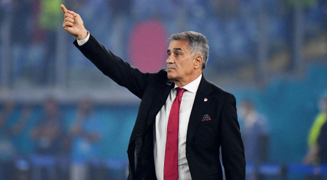 Türk futbolunun en kariyerli teknik direktörlerinden Şenol Güneş'e Fransa'nın en çok şampiyon olan 2. kulübü konumundaki Saint Etienne talip oldu. Ligue 1'den bu sezon düşen Yeşil-Beyazlılar, Şenol Hoca'yla irtibata geçip