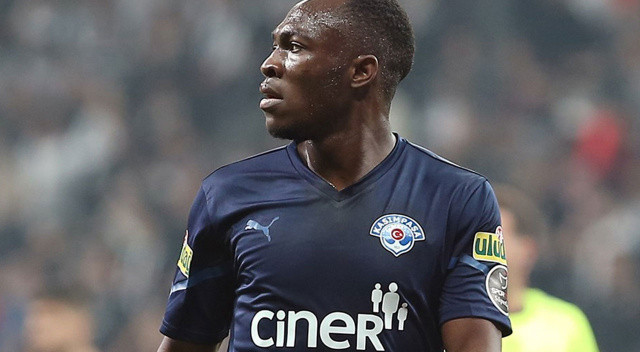 Siyah beyazlılar, geçen sezon Kasımpaşa forması giyen Jackson Muleka için Standart Liege ile görüşmelere başladı. NTV'nin haberine göre; Belçika ekibi, 22 yaşındaki golcü için 3.5 milyon Euro bonservis bedeli talep ediyor. Miktarı fazla bulan Beşiktaş, indirim yapılması halinde Muleka'yı kadrosuna katmayı planlıyor.