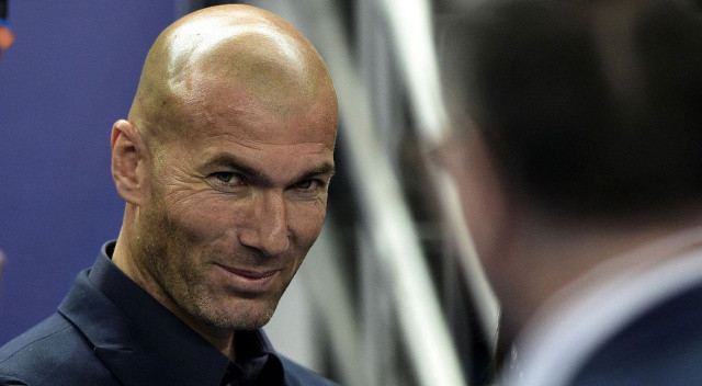 PSG ile anılan Zinedine Zidane'ın menajeri iddiaları yalanladı.