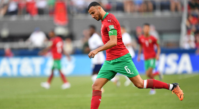 Romain Saiss ise salı günü imzaya gelecek... 32 yaşındaki Faslı stoperle kesin anlaşma sağlandı.