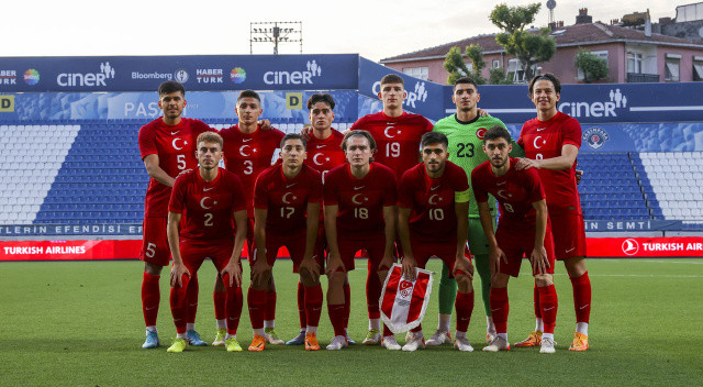 Türkiye, Kasımpaşa'da oynanan kritik maça  Emre Bilgin, Bünyamin Balcı, Furkan Bayır, Ahmetcan Kaplan, Emre Kaplan, Kartal Kayra Yılmaz, Emirhan İlkhan, Doğuhan Aral Şimşir, Umut Güneş, Enis Destan, Ali Akman 11'iyle başladı.