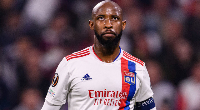 Ligue 1'i 8. bitiren Olympique Lyon, Arsenal'den eski golcüsü Lacazette’e bedavaya imza attırdıktan sonra Moussa Dembele’yi satış listesine koydu. 
Fransız golcüyü geçen sezon kadrosuna katamayan Fenerbahçe, Jesus’un onay vermesi halinde bir kez daha harekete geçebileceği iddia edildi.