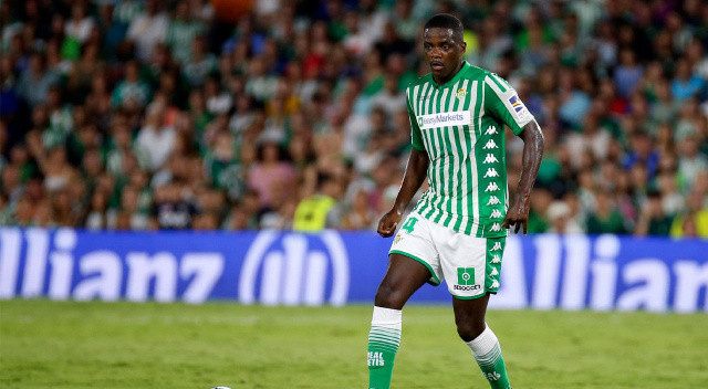 Fenerbahçe, Real Betis'te William Carvalho için resmi girişimlere geçtiğimiz hafta sonu başladı. 30 yaşındaki defansif orta saha oyuncusu Jorge Jesus'un Başkan Ali Koç'tan öze isteği... Orta sahada Luiz Gustavo, Sosa ve Ozan Tufan gibi 3 ismi gönderen Sarı-Lacivertliler, Jesus'un sistemi için çok önemli olan Portekizli yıldızı kesin olarak kadrosuna katmak istiyor.