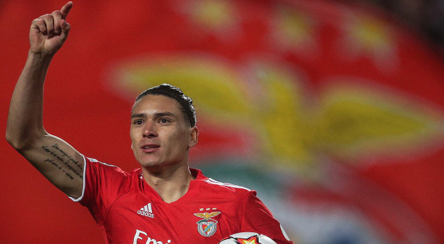 Diego Forlan, Luis Suarez ve Edinson Cavani gibi 1. sınıf Uruguaylı santrforlar arasına giren Nunez geçen sezon UEFA Şampiyonlar Ligi'nde 10 maçta 6 gol atmıştı.
Darwin Nunez'in Portekiz Ligi istatistikleri ise 28 maçta 26 gol, 4 asist