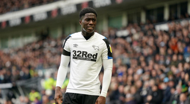 Manchester United ile Crystal Palace, Derby County'nin 18'lik golcüsü Malcolm Ebiowei'yi transfer etmek içni yarışıyor.