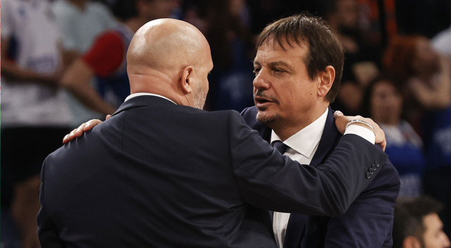 ING Basketbol Süper Ligi'nde THY Euroleague şampiyonu Anadolu Efes'i final serisinde 3-1 mağlup eden Fenerbahçe Beko 4 yıl aradan sonra 10. kez şampiyon oldu. Sarı-Lacivertliler'in Ataşehir'de 2-0 öne geçtikleri serinin 2. maçının ardından Ergin Ataman,