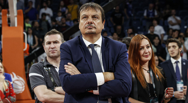 Ligde 15 şampiyonluğu bulunan Anadolu Efes 13. kez sezonu ikinci tamamladı.