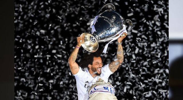 Marcelo, Türkiye'de forma giymeye sıcak bakıyor ama Fenerbahçe'den yılda 6 milyon euro'luk maaş beklentisi bulunuyor.
Ali Koç yönetiminin bu parayı bir sol beke vermesi mümkün değil.
Ayrıca Marcelona, kariyerini Şampiyonlar Ligi'nde oynayan bir takımda sürdürmek istiyor. 
Dün Real Madrid'e veda eden Brezilyalı yıldız, 15 yılının geçtiği İspanyol devini çok sevdiğini ama Devler Ligi'nde rakip olacak kadar profesyonel olduğunu söylemişti.