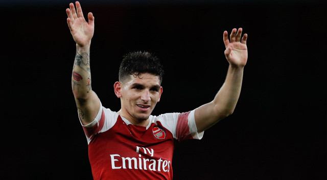 Lucas Torreira... Fiorentina, Arsenal'den satın alma opsiyonuyla kiraladığı Uruguaylı orta sahayı almıyor. 
Arsenal'le 1 sezon daha sözleşmesi kalan Torreira'nın satın alma opsiyonu 15 milyon euroydu.