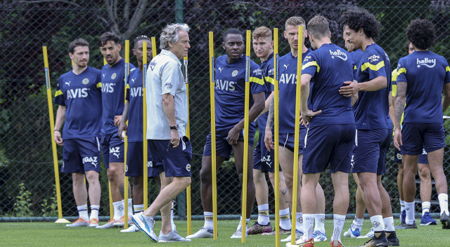 Fenerbahçe, 2022-2023 sezonu hazırlıkları kapsamında ilk saha çalışmasını teknik direktör Jorge Jesus yönetiminde, Samandıra'daki Fenerbahçe Can Bartu Tesisleri'nde gerçekleştirdi.