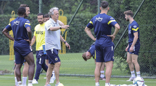 Jorge Jesus ise imza töreninde Mesut Özil'in affedilmeyeceğini açıklamıştı.