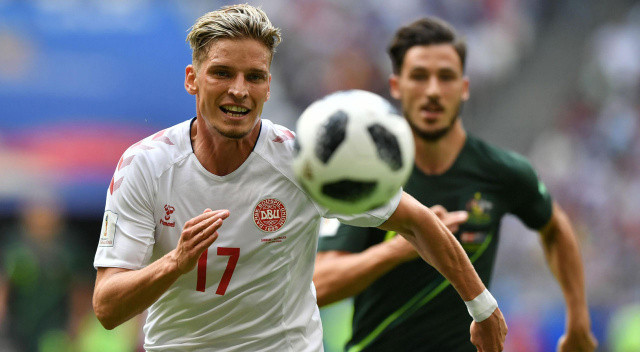 Danimarkalı futbolcunun TSİ 15.00 civarı İstanbul'da olması bekleniyor.
 Jens Stryger Larsen ile 3 yıllık sözleşme imzalanacak.
Trabzonspor: