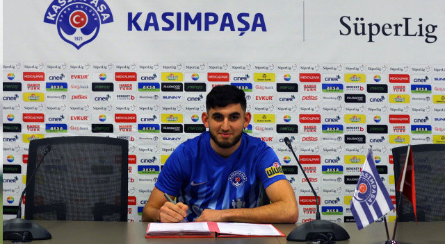 Geçen sezon Süper Lig'de 31 maça çıkan 22 yaşındaki futbolcu Abdullah Avcı'nın orta saha kurgusu için önem taşıyor.
Şu an Hollanda'da tatilini sürdüren başarılı futbolcunun uçak biletleri alındı, yarın Trabzon'a gelerek yönetimle masaya oturacak.