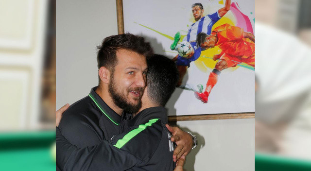 Sakaryaspor taraftarlarının yakından tanıdığı ve 2017/2018 sezonunda yeşil-siyahlı formayı terleten Batuhan Karadeniz, 22 maçta 12 gollük katkı sağlamıştı.,