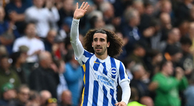 Premier League şampiyonu Manchester City, Erling Haaland'ın ardından 2. transferini Marc Cucurella ile gerçekleştirdi. 22 yaşındaki İspanyol için Brighton Hove & Albion'a 38 milyon euro ödenecek.
Brighton, Cucurella'yı 2021 yazında Getafe'den 18 milyon euroya transfer etmişti. City teknik direktörü Pep Guardiola, Barcelona altyapılı futbolcuyu kadrosunda görmeyi çok istiyordu. Transferin kısa sürede açıklanması bekleniyor.