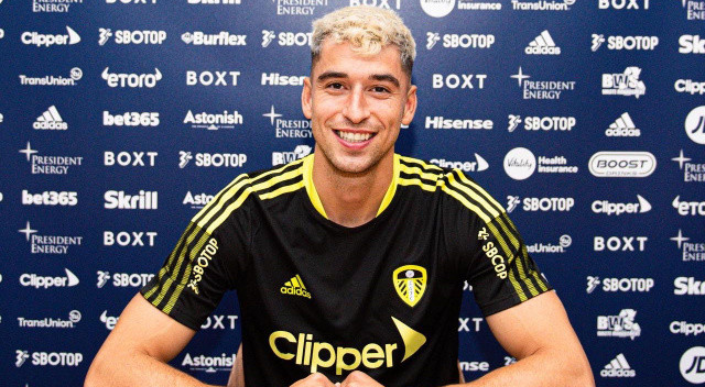 Leeds United, Bayern Münih'in 25 yaşındaki İspanyol orta saha oyuncusu Marc Roca'yı 12 milyon euroya kadrosuna kattı.