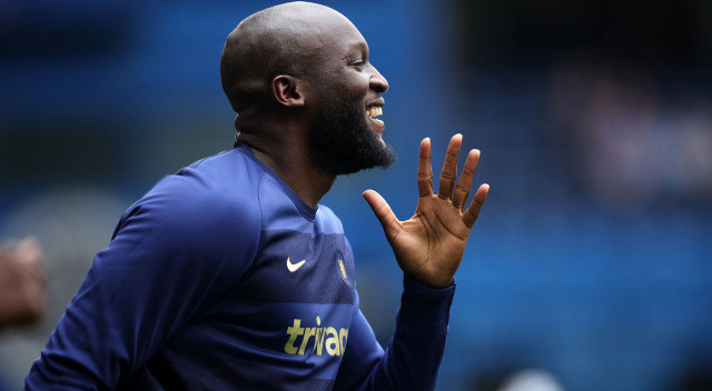 Chelsea ile İnter arasındaki Romelu Lukaku pazarlıklarında sona gelindi. 
Tuchel'in kadro düşünmediği Belçikalı santrfor 120 milyon euroya alındığı İnter'e 5 milyon euroya kiralanacak!