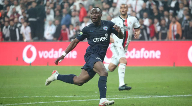 Siyah-beyazlıların teklifi 2 milyon euro civarında. Standard Liege'in beklentisi ise 5 milyon euro. Teknik direktör Valerien Ismael ise 22 yaşındaki futbolcu için olumlu rapor verdi.

Muleka, geçen sezon Kasımpaşa formasıyla 14 maçta 12 gol atıp, 5 de asist yaptı.