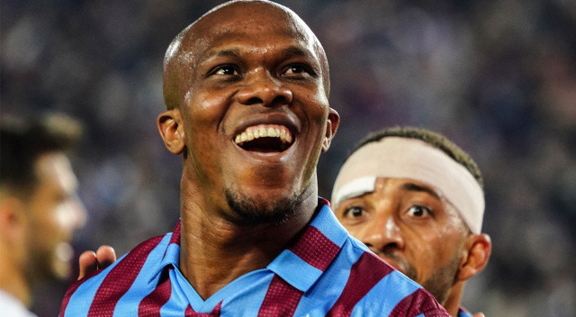 Trabzonspor'dan ayrılan Anthony Nwakeme, Suudi Arabistan'a gidiyor. 33 yaşındaki futbolcu bu süreçte görüştüğü Körfez ekiplerinden El İttihad'la anlaştı. 
Türkiye kariyerini 47 gol, 40 asistle tamamlayan Nwakaeme'nin en kısa zamanda resmi imzayı atması bekleniyor.