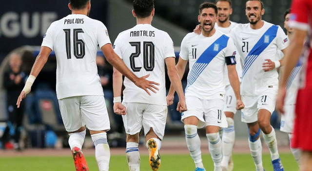 Trabzonspor şimdiye kadar 4 ismi açıkladı. Tasos Bakasetas ise gidici... Yunan Milli Takımı'nın 27 yaşındaki kaptanı için Sporting'in yanı sıra Serie A'dan 1-2 kulüp ciddi bir teklifle kapıyı çaldı.