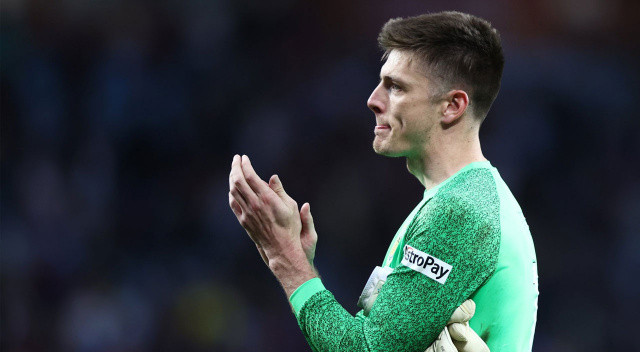 Burnley'nin başarılı kalecisi Nick Pope, Newcastle United'a transfer oluyor. 30 yaşındaki İngiliz kalecinin küme düşen Burnley'de iki yıl sözleşmesi bulunuyordu.