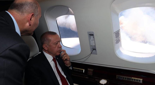Cumhurbaşkanı Recep Tayyip Erdoğan Muğla’nın Marmaris ilçesindeki yangın bölgesini helikopterle havadan inceledi.