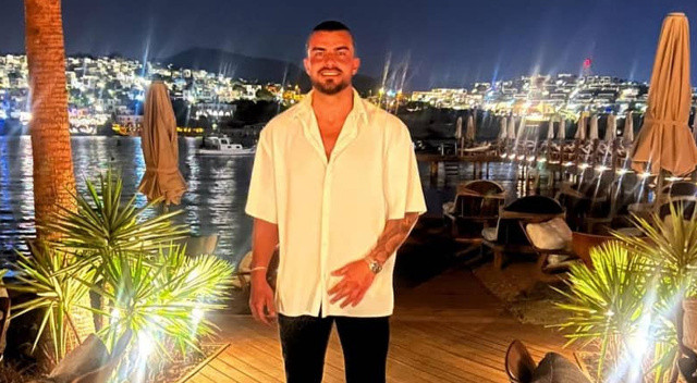 Fenerbahçe'de kâğıt üstünde mukavele yenileyen Serdar Aziz ve yeni transfer Abdülkerim'in yeri garanti görünürken, üç ve dördüncü isimler ise kalmaları durumunda Szalai ile Kim-Tisserand ikilisinden biri olacak.