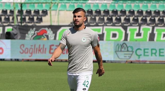 Bu gelişme bazı stoper ayrılıklarının işareti gibiydi. Kadroda düşünülmeyen Lemos'un ayrılığına kesin gözüyle bakılırken çok sayıda talibi olan Kim Min-Jae sadece serbest kalma bedelinin ödenmesi hâlinde gözden çıkarılacak.