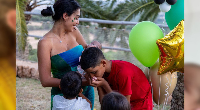  Cristiano Ronaldo'nun hayat arkadaşı Georgina Rodriguez, iki ay önce Manchester'da bir hastanede doğum yapmıştı.

Bella'nın ikiz kardeşi trajik bir şekilde hayatını kaybetmişti.
 