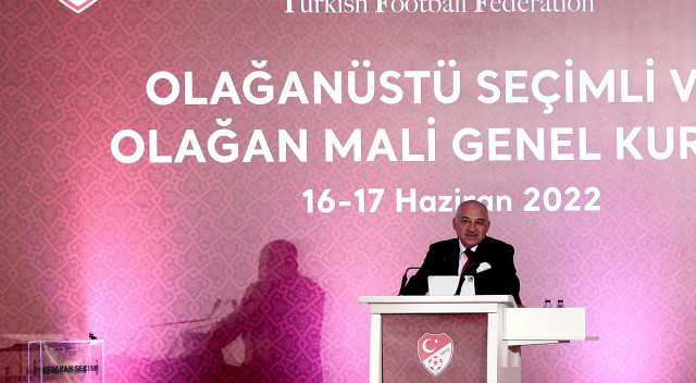 Kulüplere ödenen prim sisteminde de değişiklik düşündüklerini belirten Mehmet Büyükekşi, ”Bir yaş sınırı getirip primi artıracağız. 28-30 yaş altı Türk oyuncu oynatanlara ve 18-20 yaş altı oynatanlara daha da fazla prim ödeyebileceğimiz bir sistem düşünüyoruz. Yerli oyuncu oynatan kulüpleri teşvik edeceğiz. Yabancı sınırını şimdilik sabit tuttuk. Ancak ilerleyen dönemde konuyla ilgili kişileri toplayarak bir çalıştay oluşturacağız. Ona göre yabancı sınırına karar vereceğiz