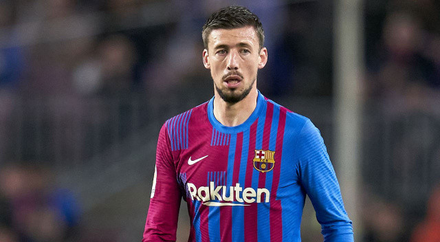 Barcelona'da gözden düşen Fransız stoper Clément Lenglet, Marsilya yolunda... 2026'ya kadar sözleşmesi bulunan 27 yaşındaki futbolcunun satılmasına kesin gözüyle bakılıyor.