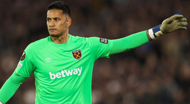 West Ham United geçen sezon PSG'den kiraladığı 29 yaşındaki kalecinin bonservisini aldı. Londra ekibi Areola için 12 milyon euro ödeyecek.