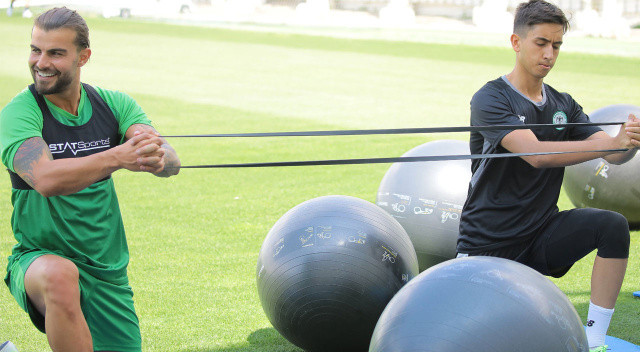 Sarı-Lacivertliler dün akşam da futbolcunun menajeriyle masaya oturdu ancak anlaşma sağlanamadı. Beşiktaş'ta oynamak isteyen futbolcu için Kartal yeniden devrede...
Fenerbahçe'nin Abdülkerim Bardakcı ile yaptığı görüşmede fiyat konusunda pürüz çıktı ve Sarı-Lacivertliler masadan kalktı.