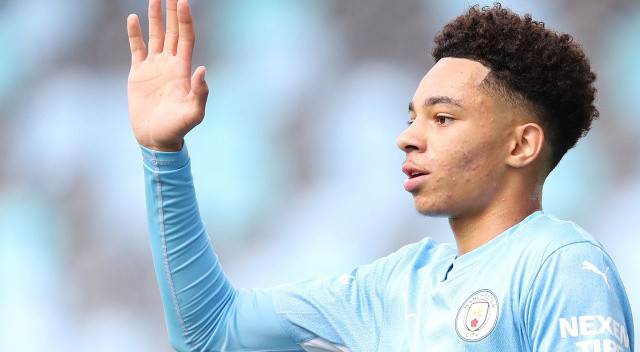 Bayer Leverkusen, Manchester City altyapısından 18 yaşındaki kanat oyuncusu Sam Edozie'yi transfer etti.