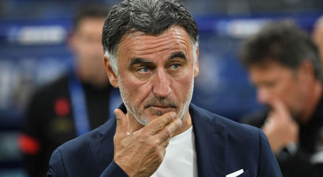 Paris Saint-Germain'de Mauricio Pochettino'dan boşalan teknik direktörlük koltuğu Christophe Galtier'nin oturması bekleniyor. 2020-21 sezonunda Lille'i şampiyon yaptıktan sonra geçen yaz Nice'in başına geçen 55 yaşındaki Fransız teknik direktör için kulübüne bonservis ödenecek. İki kulüp arasındaki pazarlıklar devam ediyor. PSG ayrıca İnter'in Slovak stoperi Mila Skriniar içni de cömert bir bonservis ödeyecek.