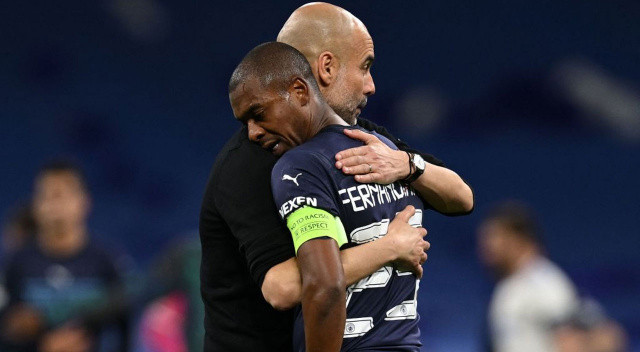 Manchester City'den ayrılan veteran orta saha Fernandinho ülkesi Brezilya'nın Atletico Paranense takımıyla 2 yıllık sözleşme imzaladı. City ise bu ismin yerini Leeds United'dan Kalvin Philips ile dolduracak.
