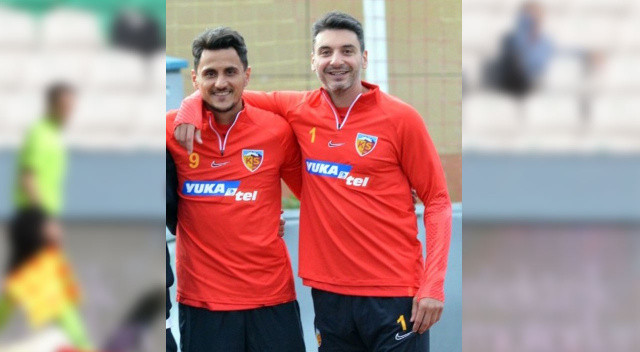 Kayserispor, 2022-2023 futbol sezonu hazırlıklarına başladı. Teknik Direktör Çağdaş Atan nezaretinde ilk idmanını yapan sarı-kırmızılı takımda, forvet Mustafa Pektemek ve kaleci Cenk Gönen, yeni sezonda da Kayserispor formasını giyecek.
Geride kalan sezon sonu sözleşmesi sona eren iki futbolcu, ilk idmana katıldı. Sözleşmesini 1 yıl uzatacak olan iki futbolcu, yeni sezonda yine sarı-kırmızılılar için mücadele edecek.