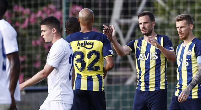 Yabancı sayısı 18'i bulan Fenerbahçe'de Caulker, Meyer, Samatta ve Lemos zararına satılacak.
Tisserand ile Novak için ise bonservis beklentisi vardı. 
Sarı-lacivertli kulübün yolları ayırmak istediği ancak kontrattan dolayı beklemede olduğu Tisserand ve Novak için kulüp arayışları sürerken İtalya'dan ilaç gibi teklif geldi.