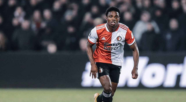 Manchester United'ın yeni sol beki Tyrell Malacia oluyor... Feyenoord forması giyen 22 yaşındaki Hollandalı futbolcu için 17 milyon ödenecek.