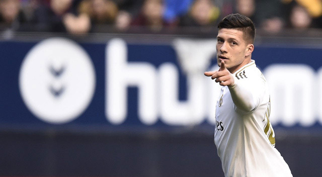 Fiorentina bir süredir temas halinde olduğu Real Madrid'in Sırp golcüsü Luka Jovic'i bitirdi. İmzaların önümüzdeki günlerde atılması bekleniyor.