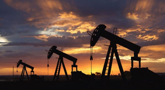 Adana’nın Ceyhan ilçesinde 2 yıldır yapılan petrol çalışmaları sonunda meyvesini gösterdi. Türkiye Petrolleri Anonim Ortaklığı’na (TPAO) bağlı 'Çukurova 1 ve Çukurova 2' isimli araştırma sahasında petrol bulundu.