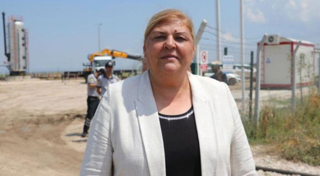 Bölge halkı tarafından sevinçle karşılanan olay sonrası Ceyhan Belediye Başkanı Hülya Erdem, petrol bulunan bölgenin Türkiye’nin cari açığının yüzde 25’ini tek başına karşılayacağını söyledi.