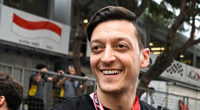 Mesut Özil görüşmede başkan Koç'a